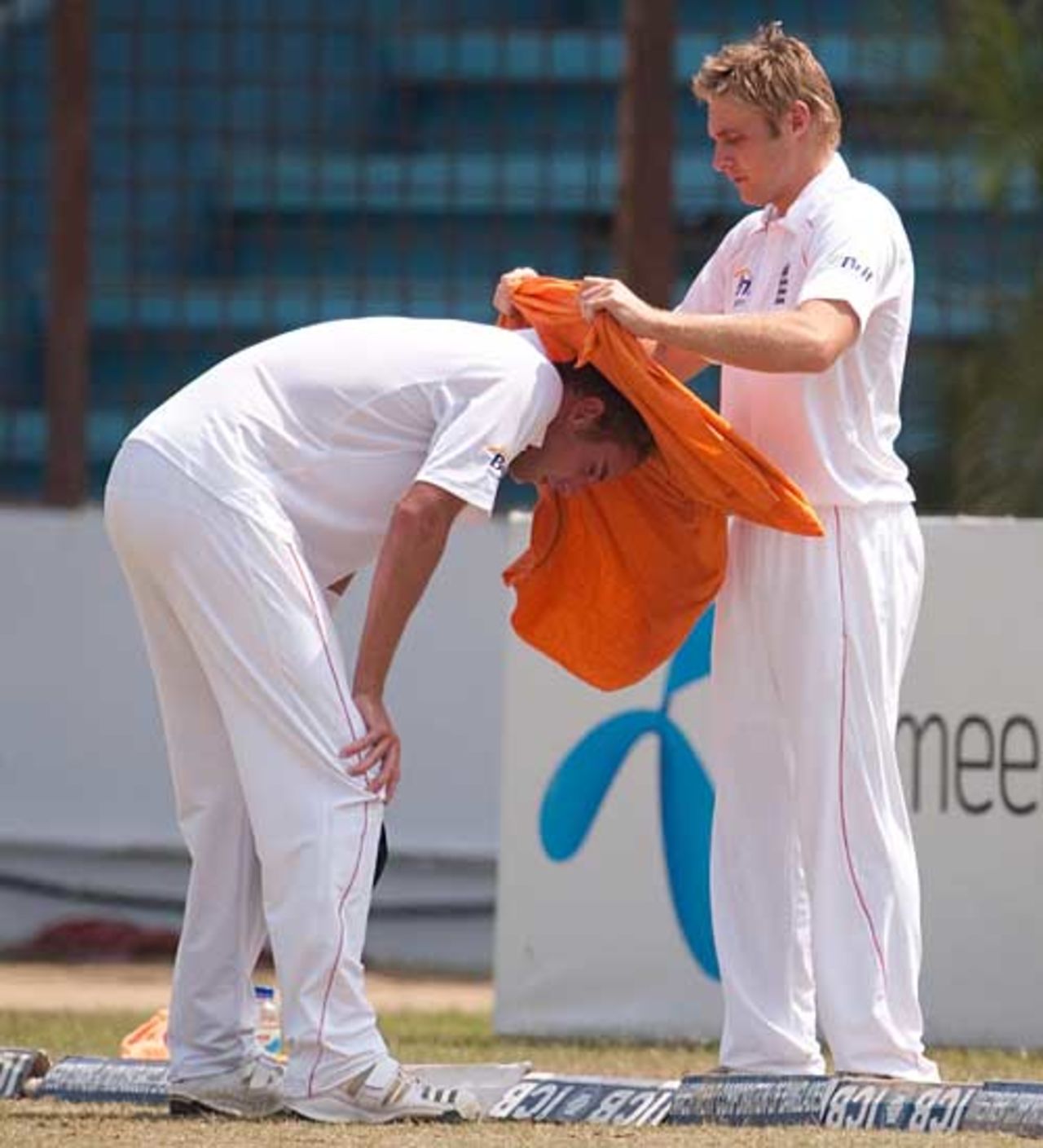 It was hot work for the England bowlers and Stuart Broad gets a cold towel, Bangladesh v England, 1st Test, Chittagong, March 15, 2010