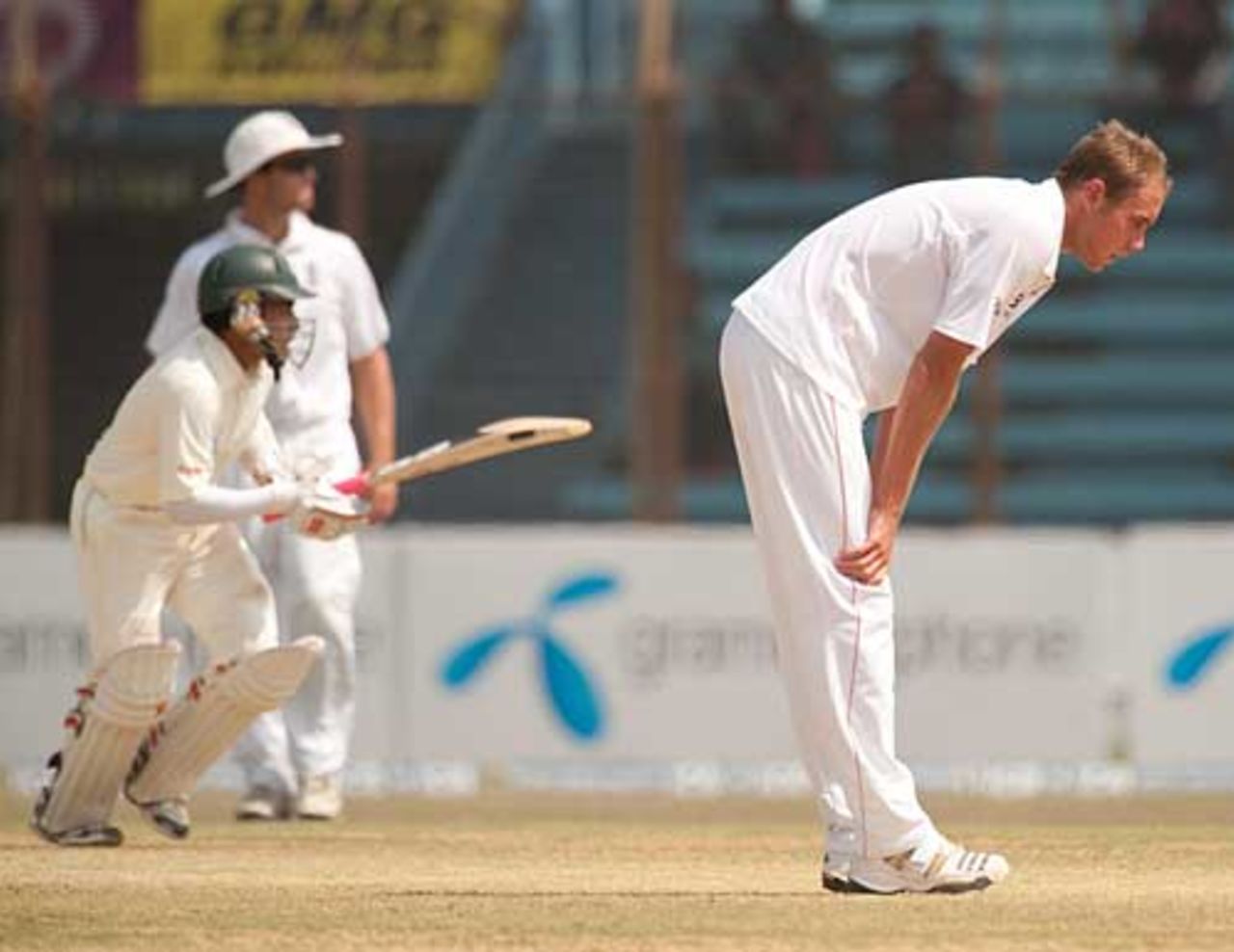It was more hot and hard work for the England bowlers, Bangladesh v England, 1st Test, Chittagong, March 16, 2010