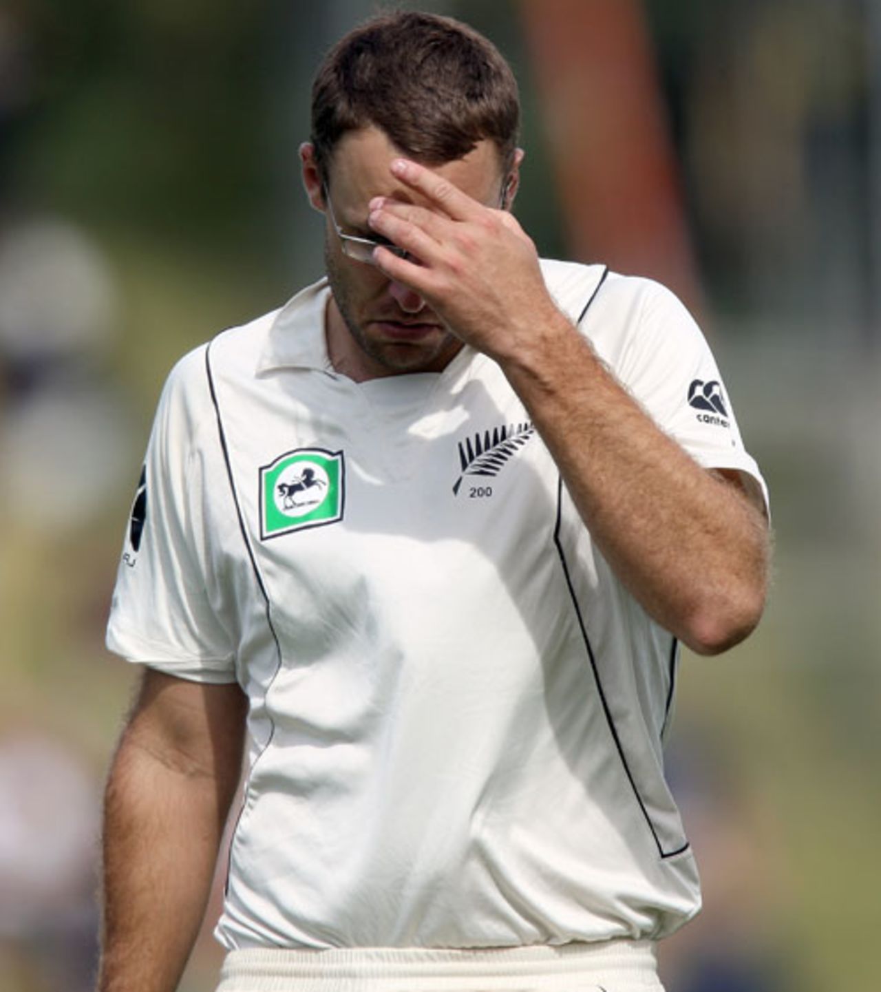 Daniel Vettori had a lot to think about on another tough day, New Zealand v Australia, 1st Test, 2nd day, Wellington, March 20, 2010