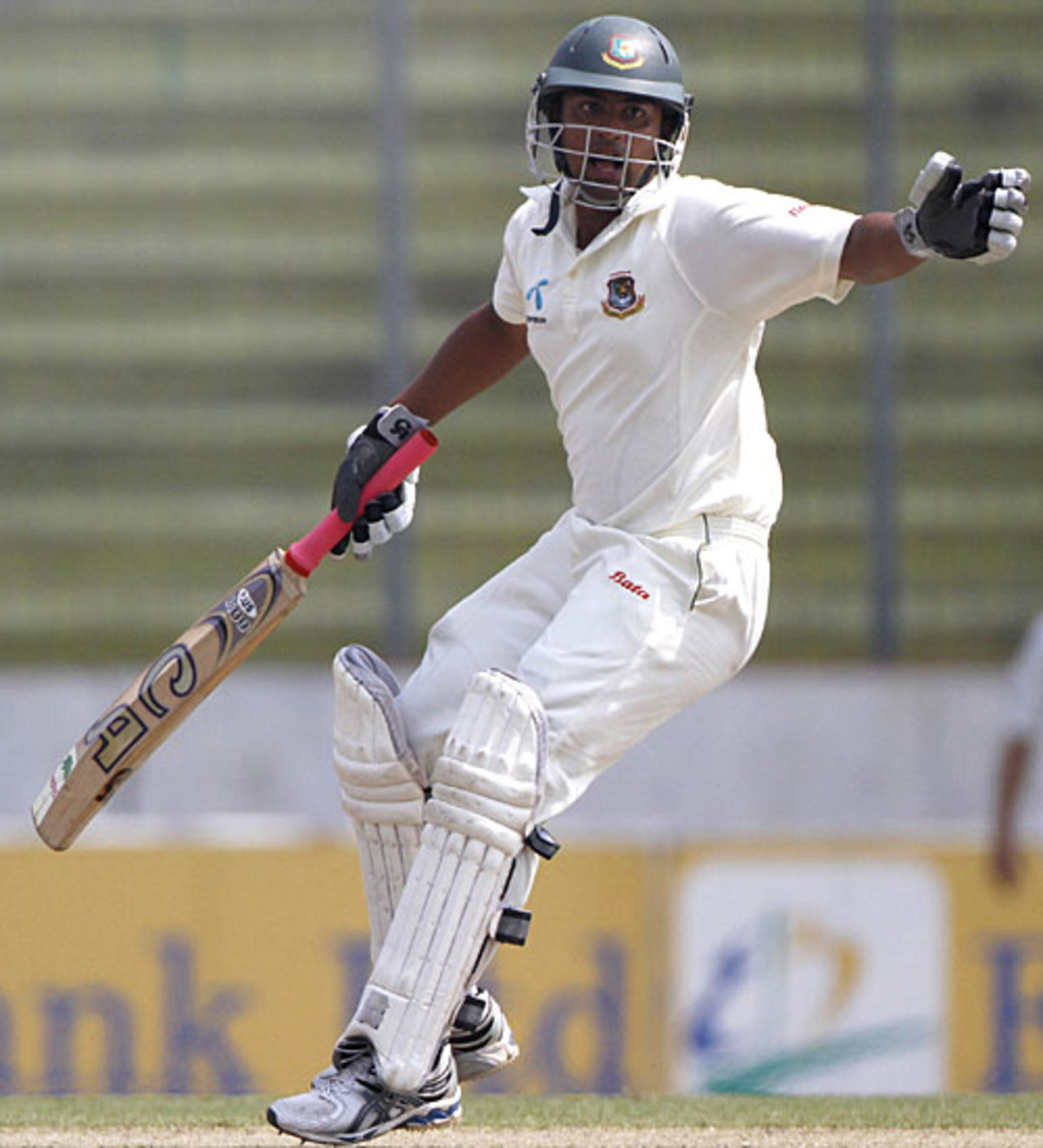 Tamim Iqbal decides against a second run, Bangladesh v England, 2nd Test, Dhaka, 1st day, March 20, 2010