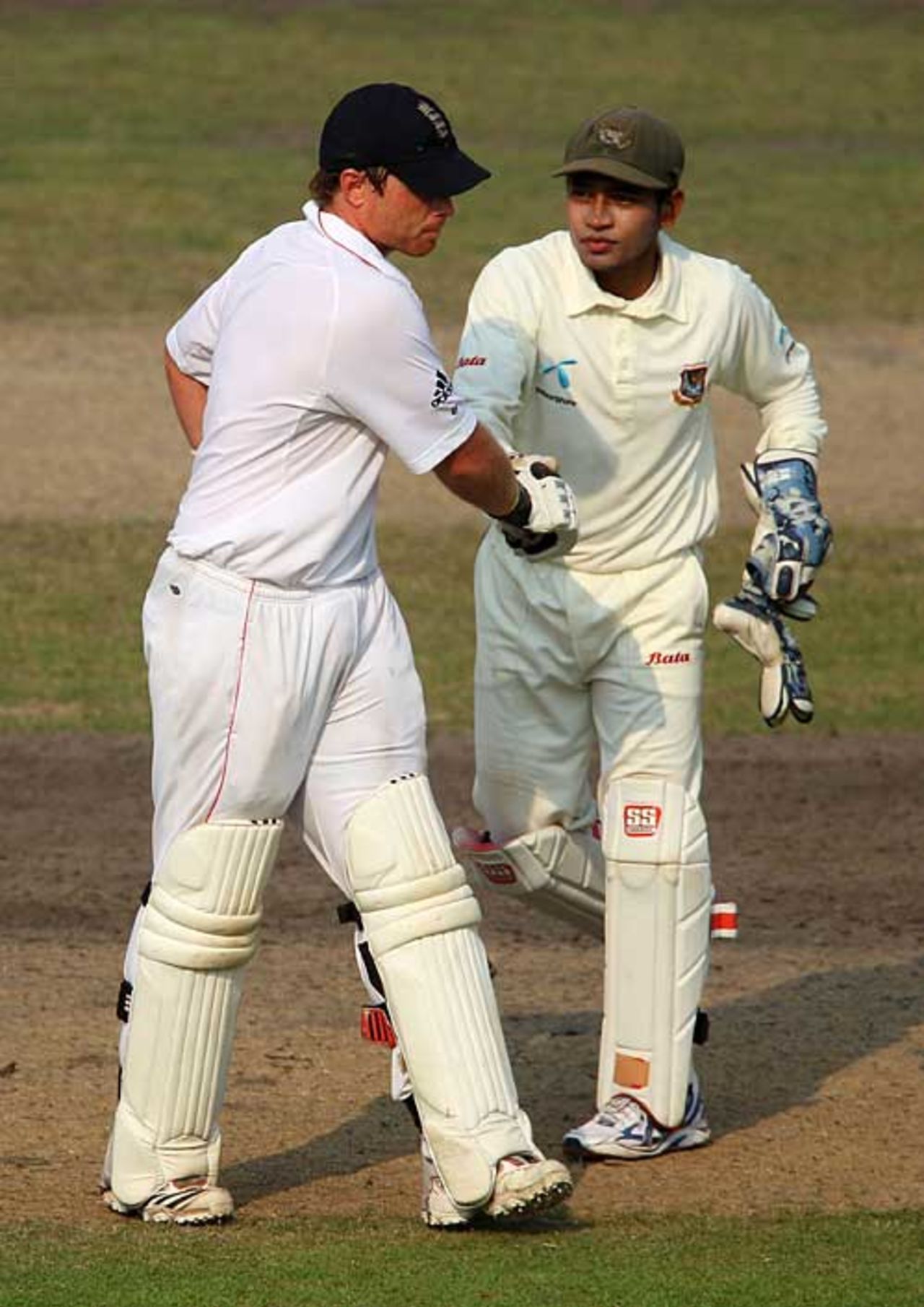 Mushfiqur Rahim shakes Ian Bell's hand after his 138, Bangladesh v England, 2nd Test, Dhaka, 3rd day, March 22, 2010