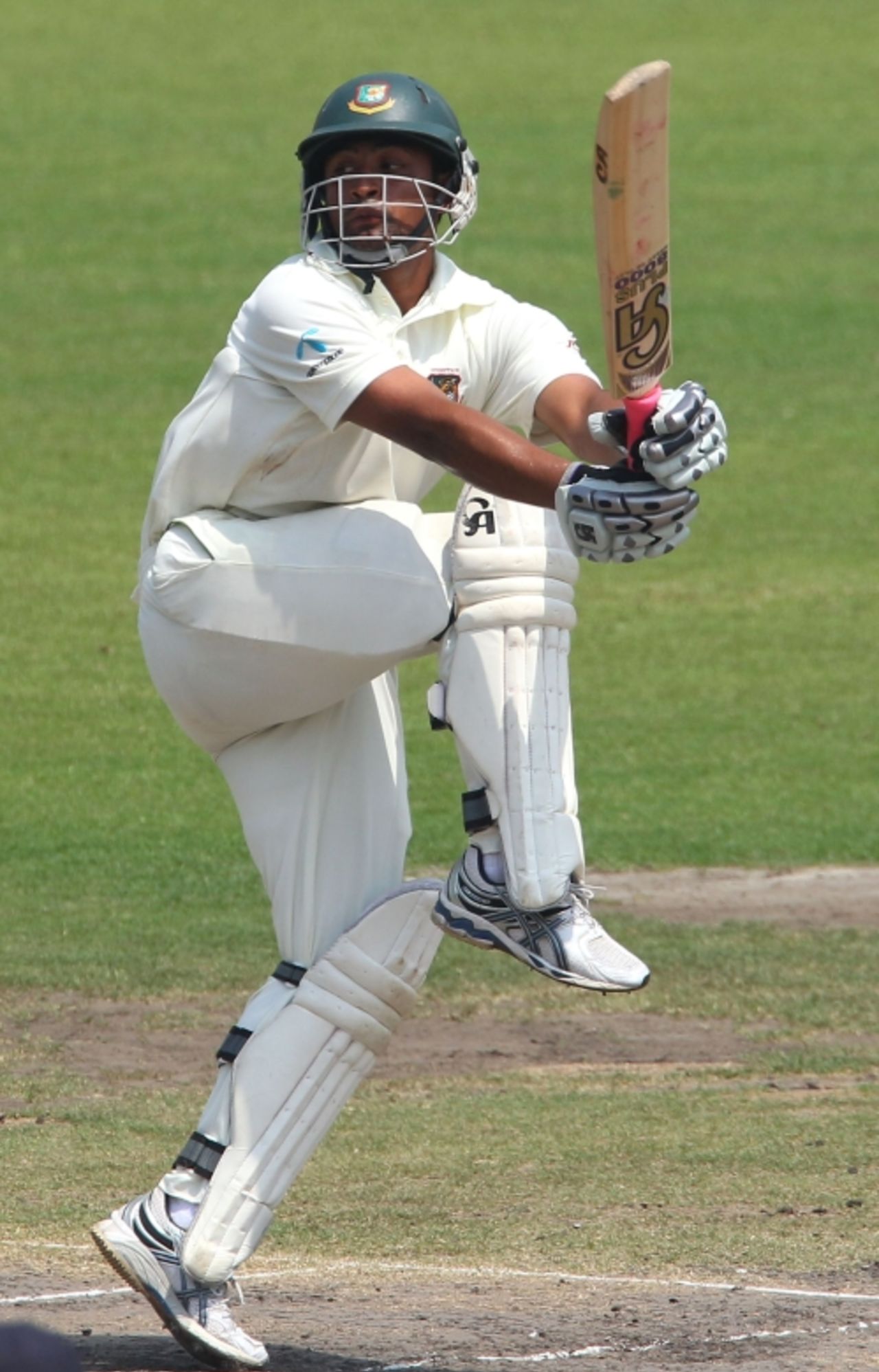 Tamim Iqbal pulls during his half century, Bangladesh v England, 2nd Test, Dhaka, March 23, 2010