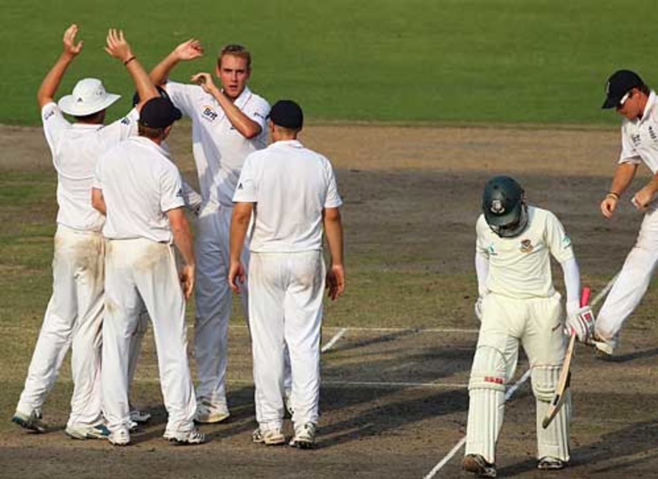Stuart Broad removed Mushfiqur Rahim late on the fourth day, Bangladesh v England, 2nd Test, Dhaka, March 23, 2010