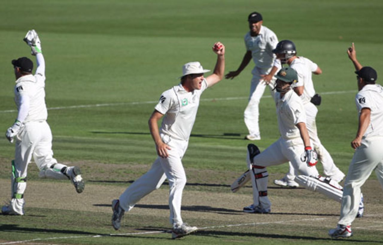 The New Zealand fielders celebrate after Tim McIntosh caught Mitchell Johnson, New Zealand v Australia, 2nd Test, Hamilton, 1st day, March 27, 2010