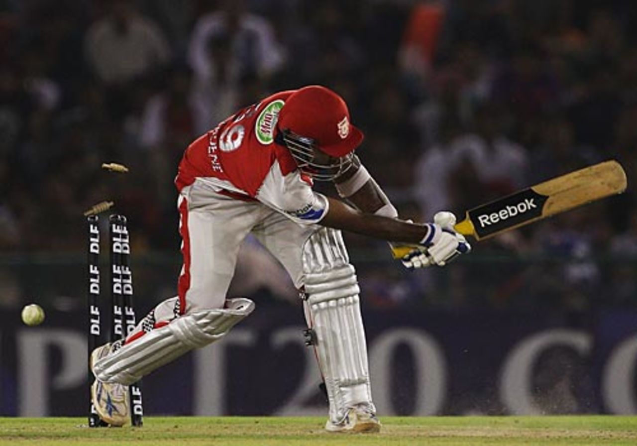 Mahela Jayawardene is bowled, Kings XI Punjab v Kolkata Knight Riders, IPL, Mohali, March 27, 2010