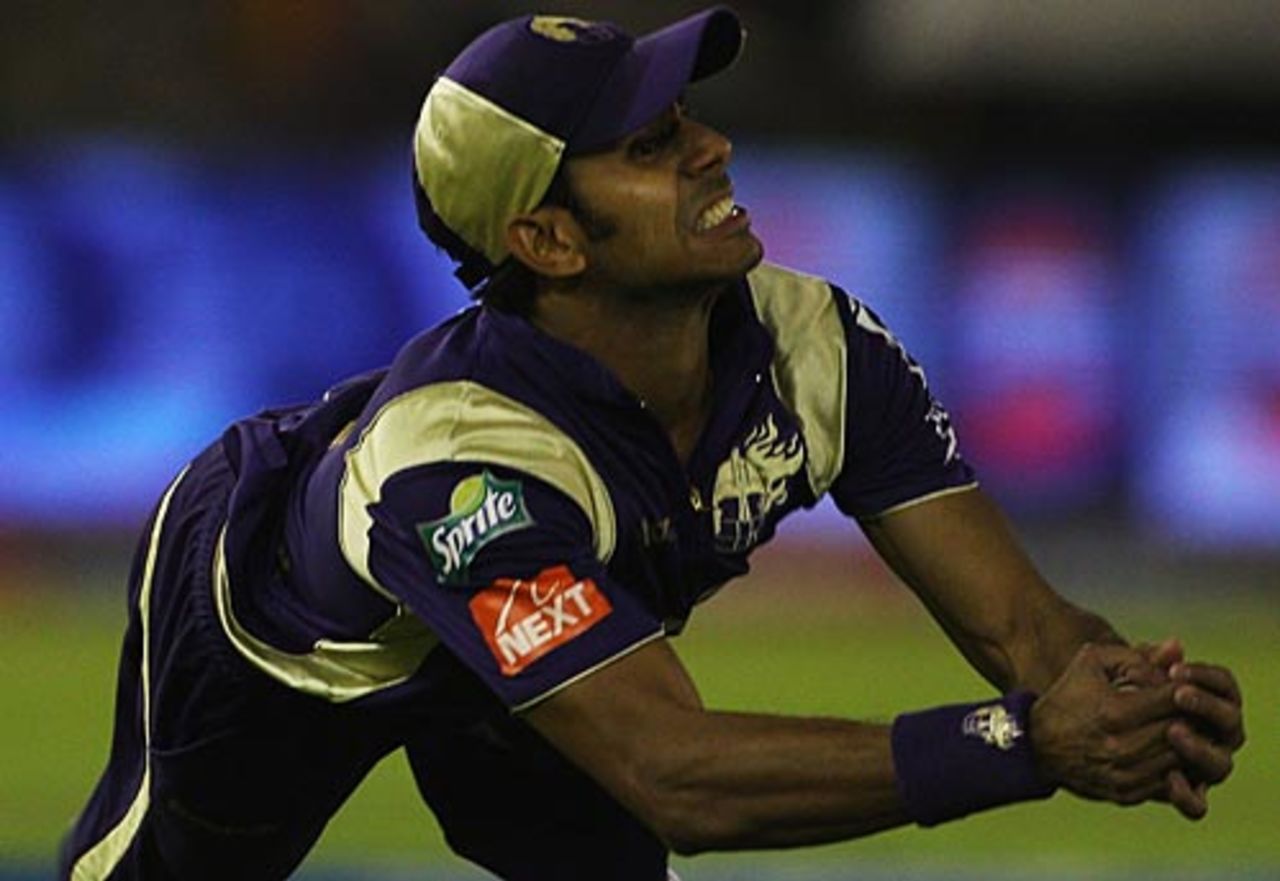 Manoj Tiwary catches Yuvraj Singh, Kings XI Punjab v Kolkata Knight Riders, IPL, Mohali, March 27, 2010