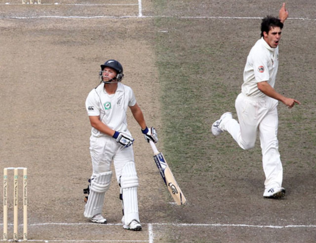 BJ Watling is annoyed after nicking Mitchell Johnson, New Zealand v Australia, 2nd Test, Hamilton, 4th day, March 30, 2010
