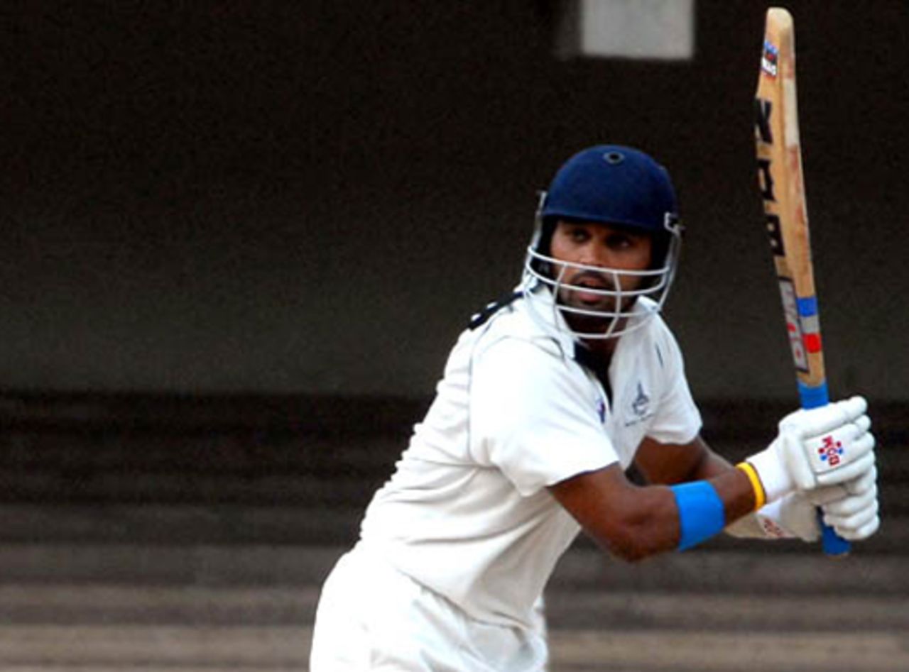 Tamil Nadu's M Vijay was unbeaten on 112 at stumps, Tamil Nadu v Rajasthan, Ranji Trophy Super League, Group A, 6th round, Chennai, 1st day, December 17, 2007 