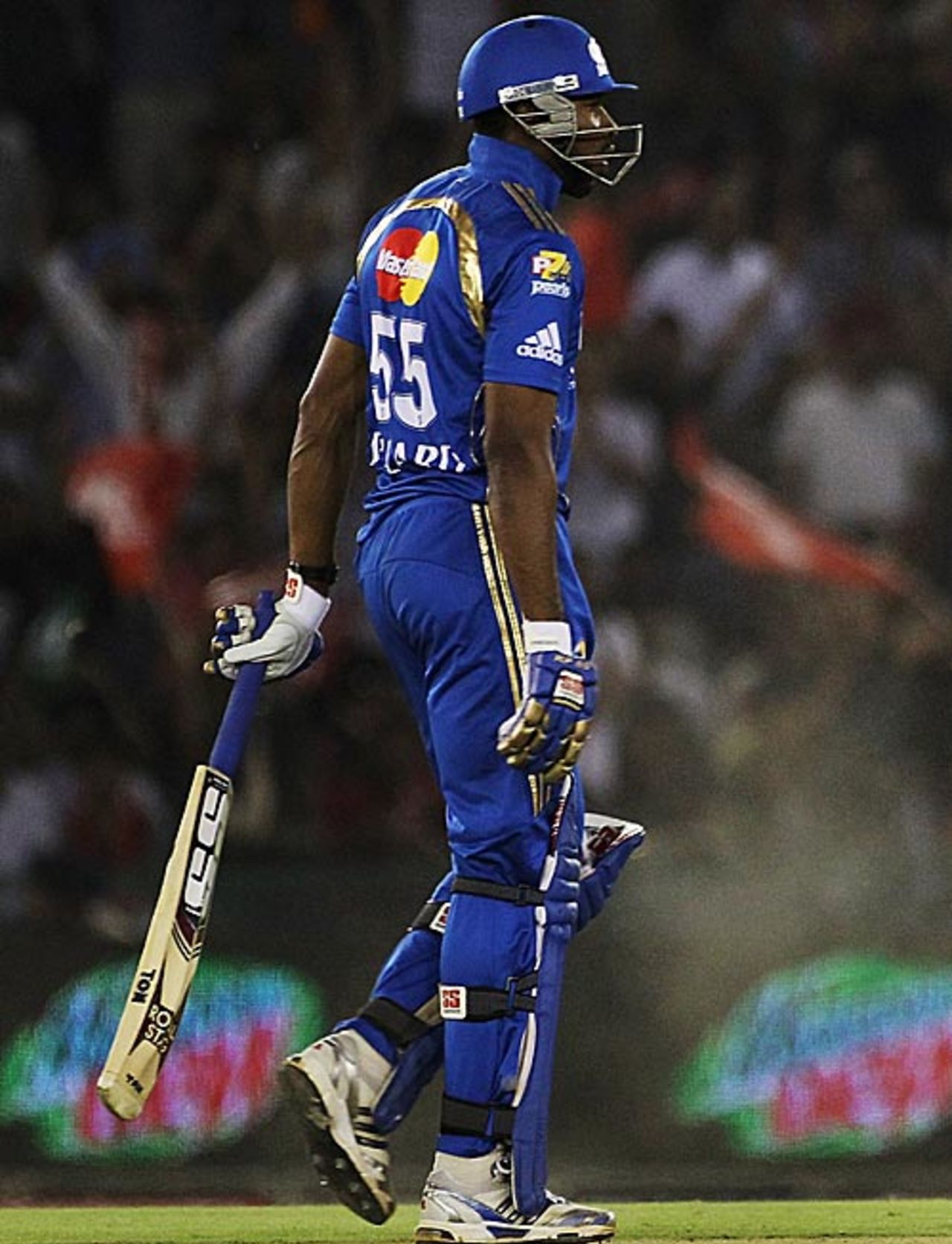 Kieron Pollard only managed 18, Kings XI Punjab v Mumbai Indians, IPL, Mohali, April 9, 2010