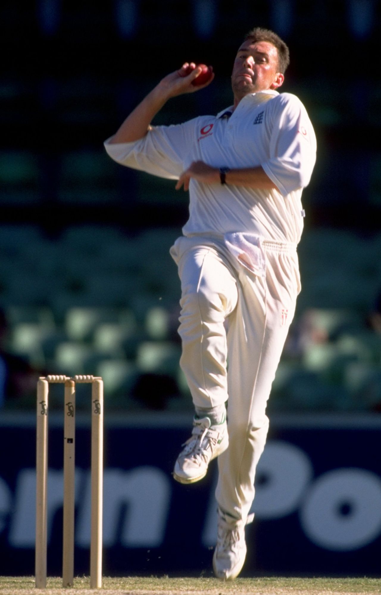 Angus Fraser bowls, Australia v England, Perth, November 5, 1998