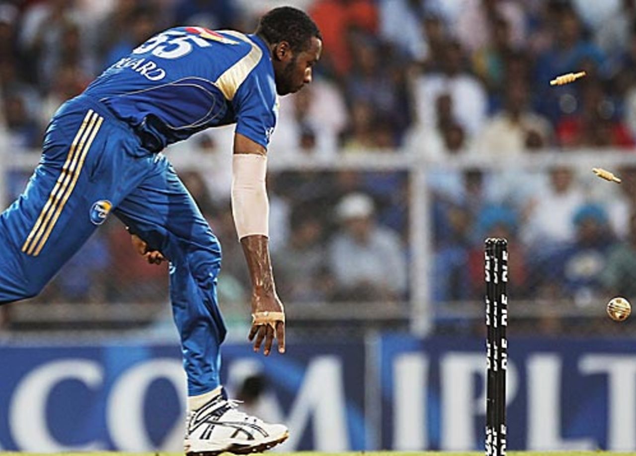 Kieron Pollard ran out Paul Collingwood, Mumbai Indians v Delhi Daredevils, IPL, Mumbai, April 13, 2010