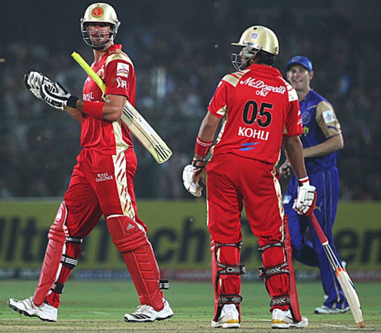 Kevin Pietersen is unhappy with Virat Kohli as he walks off, Rajasthan Royals v Royal Challengers Bangalore, IPL, Jaipur, April 14, 2010