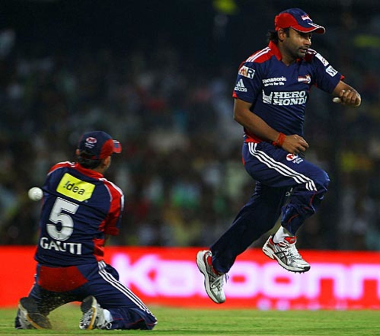 Gautam Gambhir and Amit Mishra drop Matthew Hayden, Chennai Super Kings v Delhi Daredevils, IPL, Chennai, April 15, 2010
