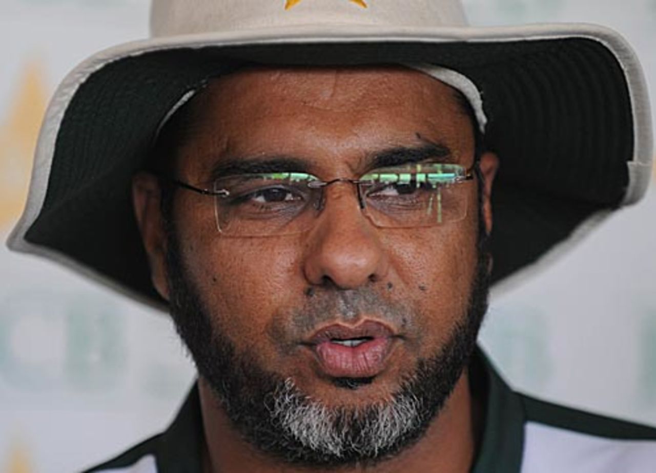 Waqar Younis speaks to the media, Lahore, April 18, 2010