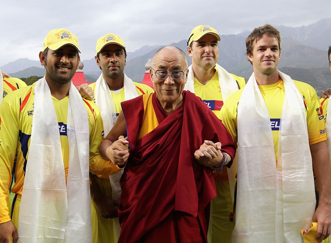 The Dalai Lama meets the cricketers, Kings XI Punjab v Chennai Super Kings, IPL, Dharamsala, April 18, 2010