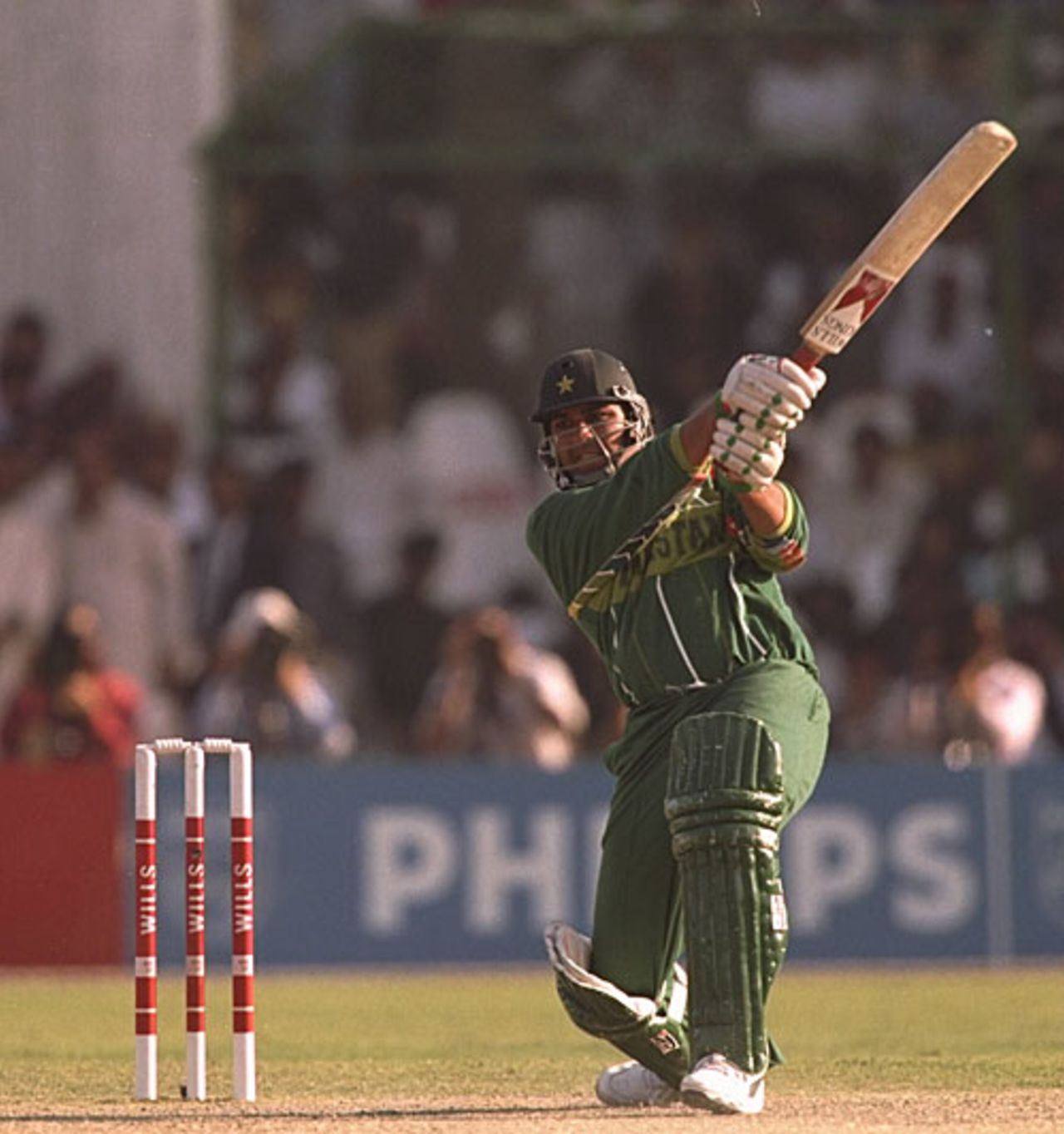 Inzamam-ul-Haq on his way to an unbeaten 53, Pakistan v England, Wills World Cup, Group B, Karachi, March 3, 1996