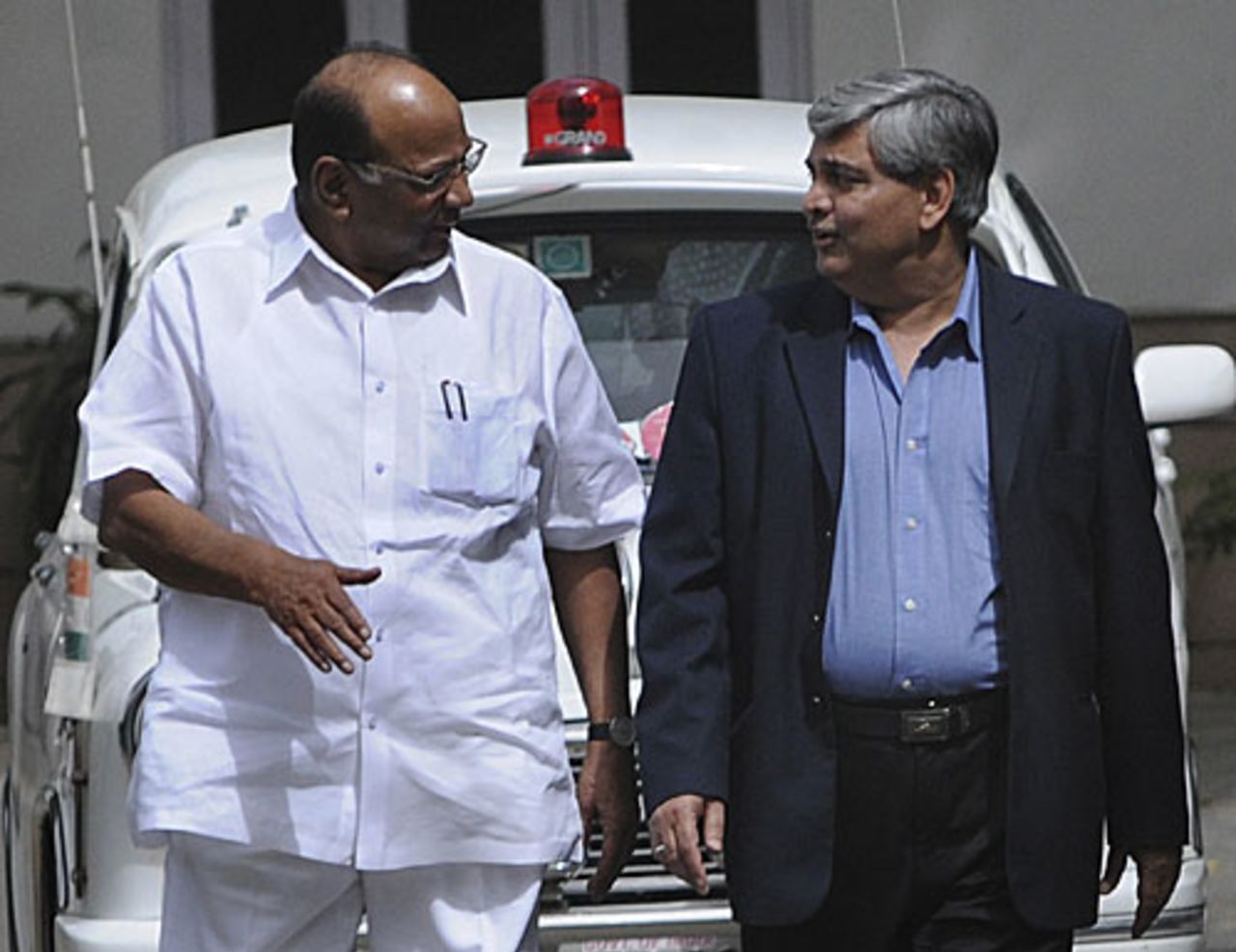 Sharad Pawar and Shashank Manohar chat after a formal meeting, New Delhi, April 20, 2010