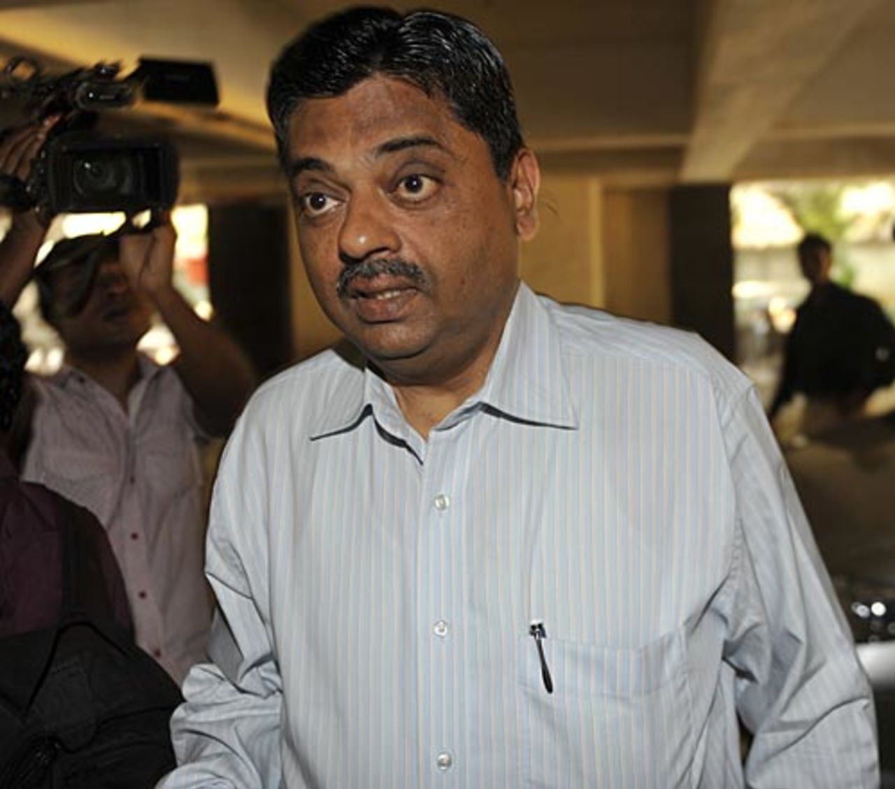 Ratnakar Shetty, the BCCI chief administrative officer, arrives for the IPL governing council meeting, Mumbai, April 26, 2010