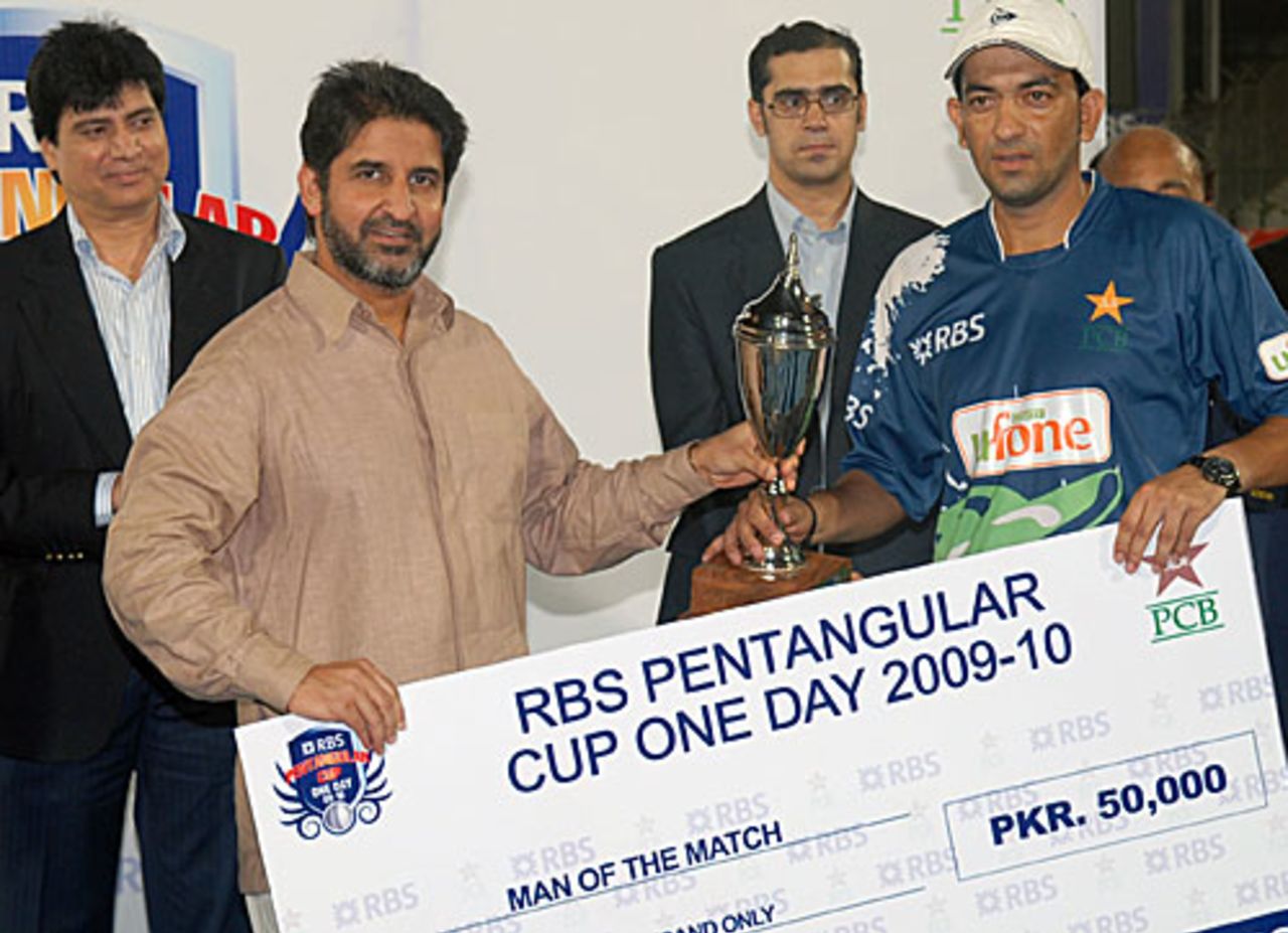 Hasan Raza receives the Man-of-the-Match award from Salman Sarwar Butt, Baluchistan Bears v Sind Dolphins, RBS Pentangular One Day Cup, final, Karachi, April 29, 2010 