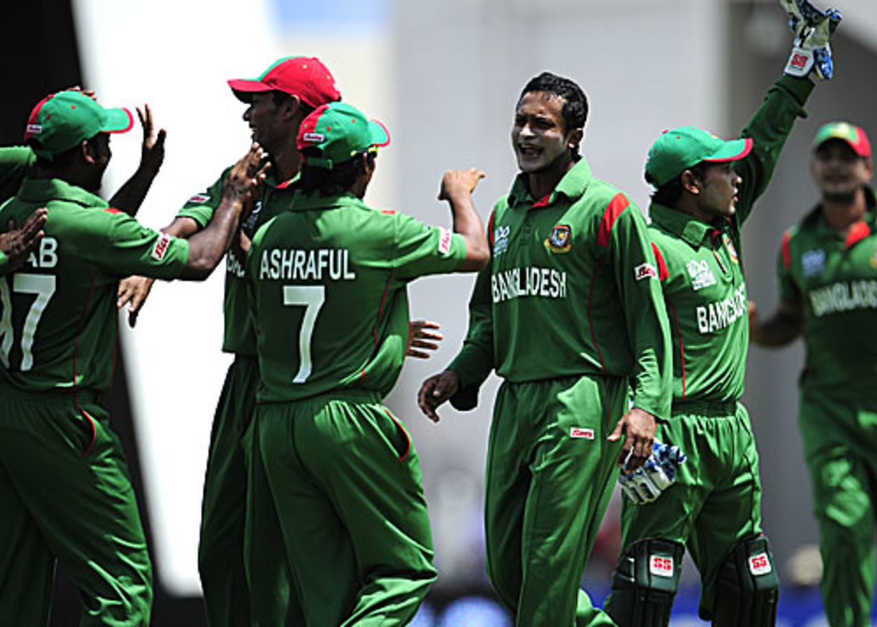 Shakib Al Hasan and gang celebrate an early wicket, Australia v Bangladesh, Group A, ICC World Twenty20, Barbados, May 5, 2010