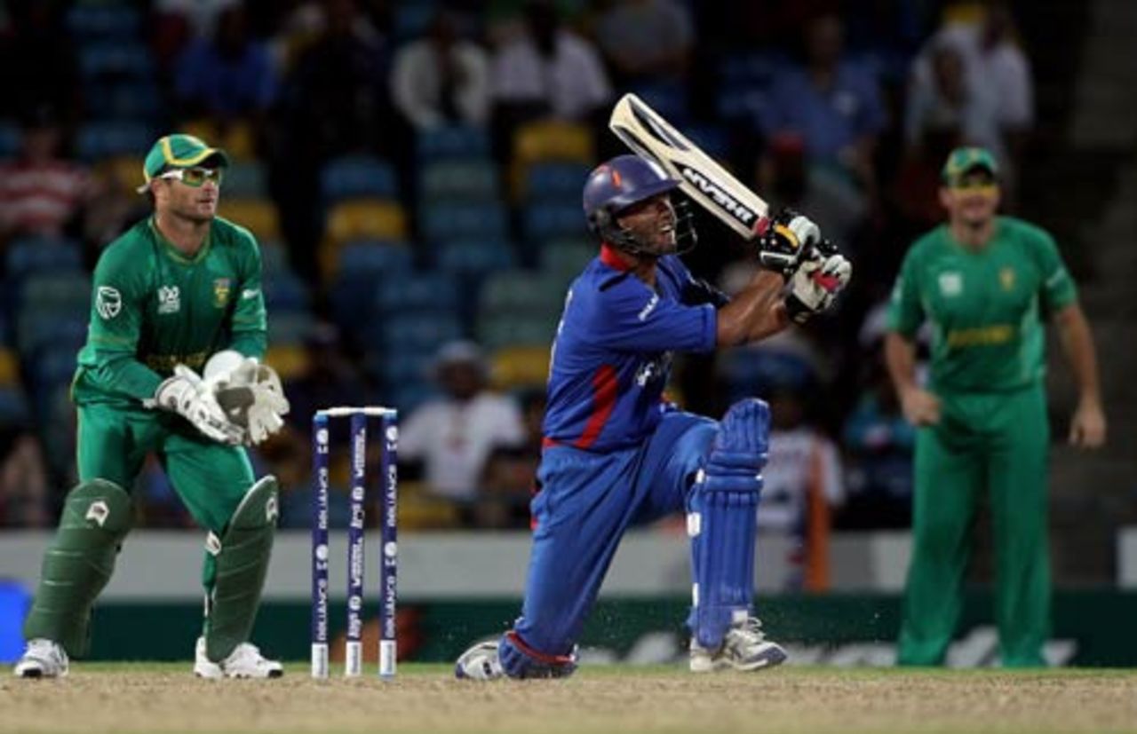 Mirwais Ashraf goes over the top, Afghanistan v South Africa, ICC World Twenty20, Bridgetown, May 5, 2010