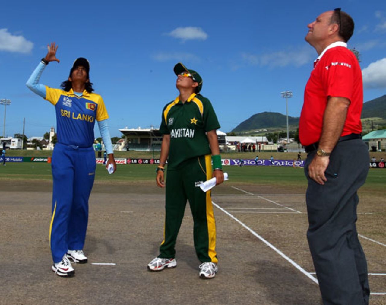 Chamani Seneviratna and Sana Mir at the toss, Pakistan v Sri Lanka, ICC Women's World Twenty20, Basseterre, May 6 2010