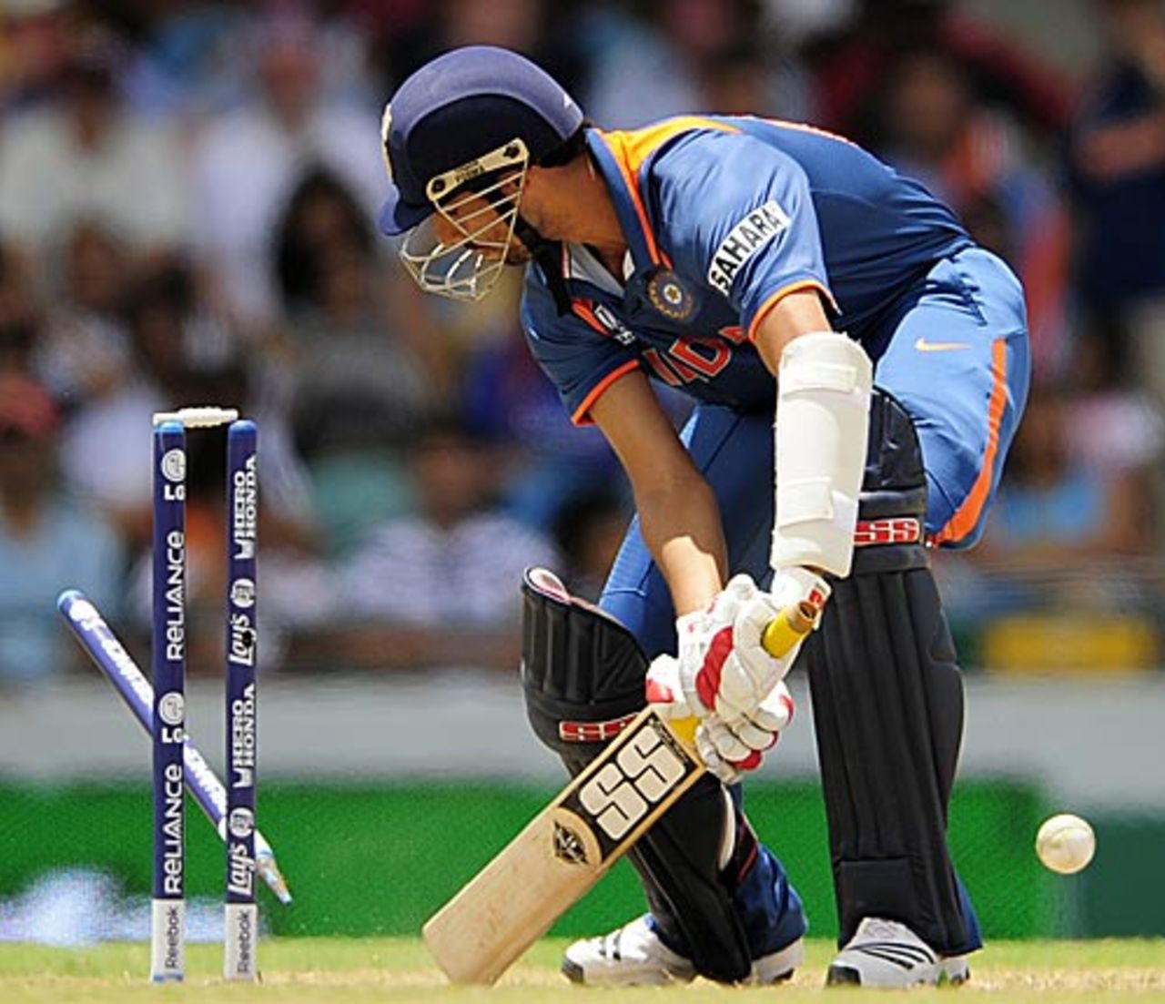 Ashish Nehra was the batsman to be dismissed, Australia v India, Super Eights, ICC World Twenty20, Bridgetown, May 7, 2010