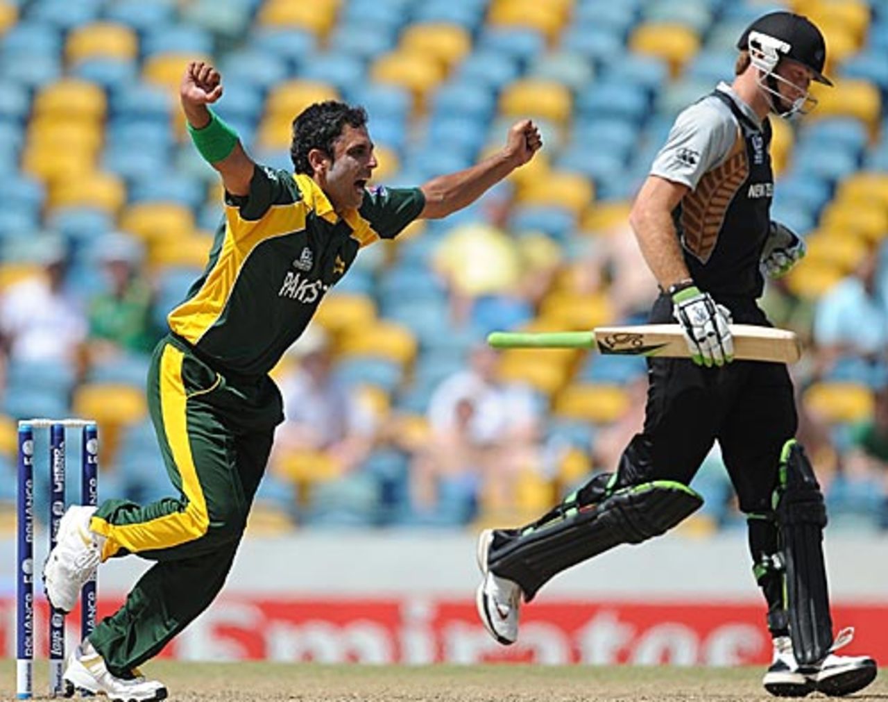 Abdur Rehman sees off Martin Guptill, New Zealand v Pakistan, Super Eights, Group E, World Twenty20, Barbados, May 8, 2010
