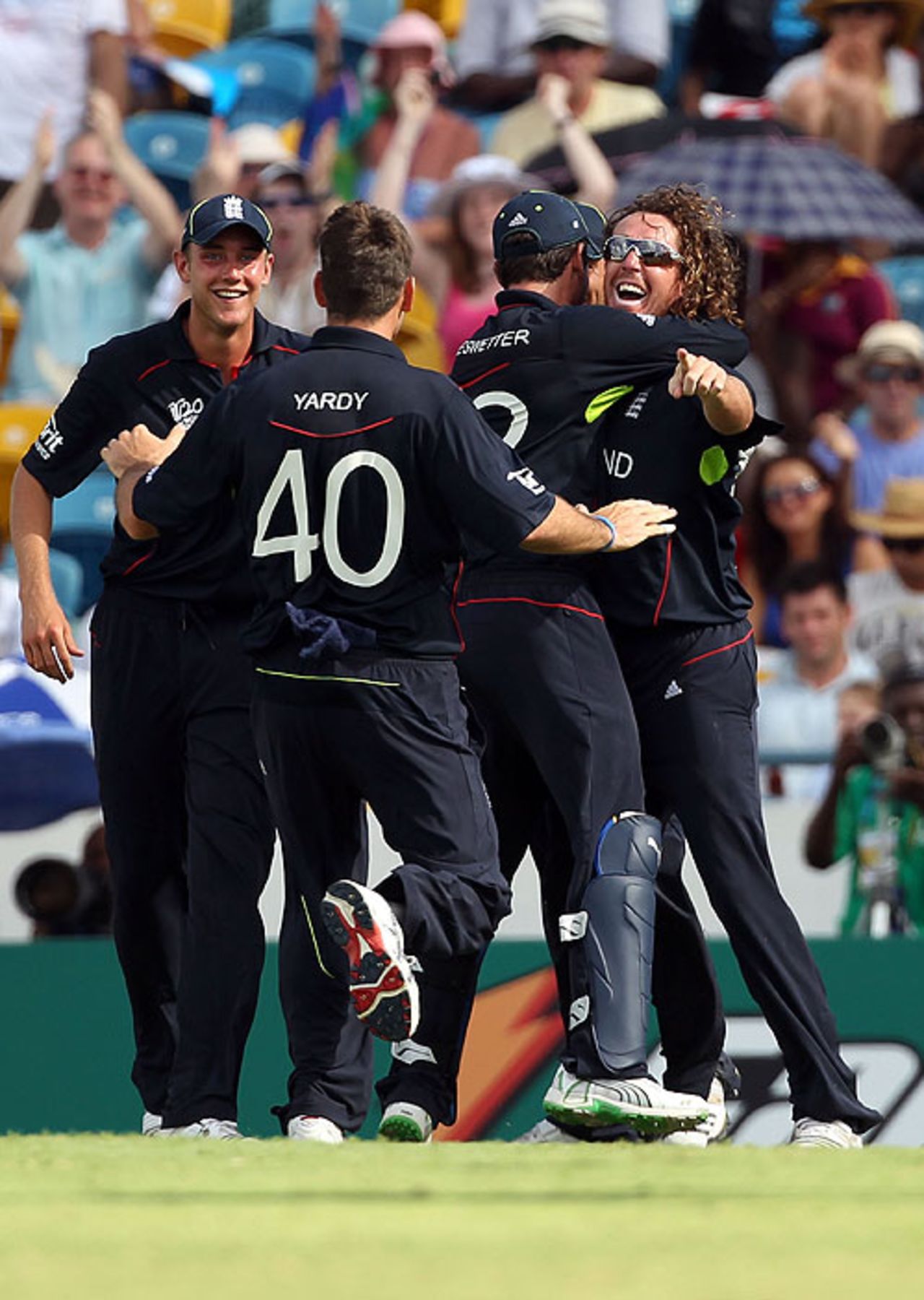 Ryan Sidebottom claimed three wickets as England's bowlers kept South Africa in check, England v South Africa, World T20, Group E, Bridgetown, May 8, 2010