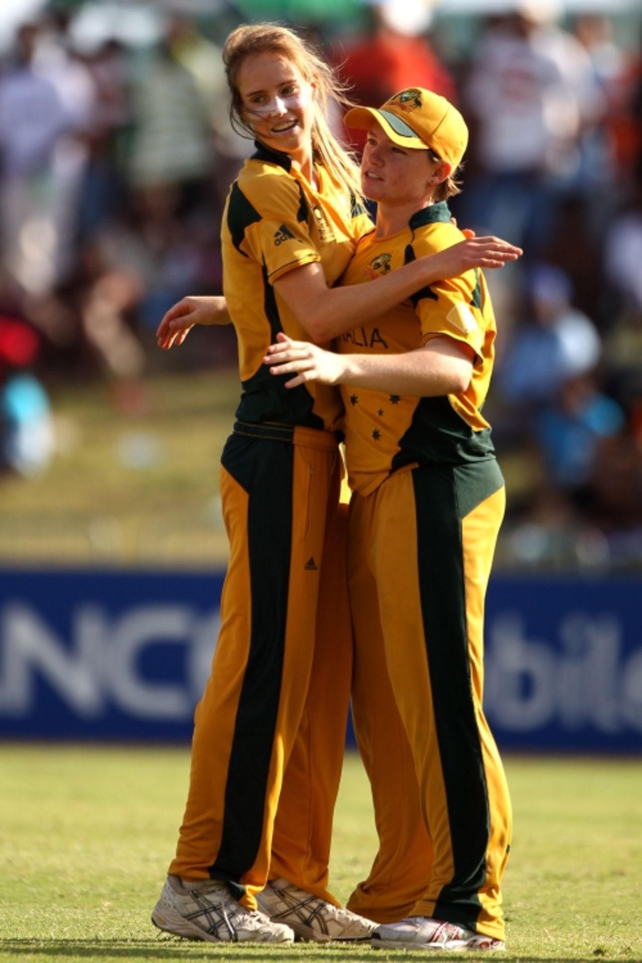 Ellyse Perry picked up two wickets, including Deandra Dottin first ball, as Australia beat West Indies by 9 runs, Australia v West Indies, Women's World Twenty20, Basseterre, May 9, 2010