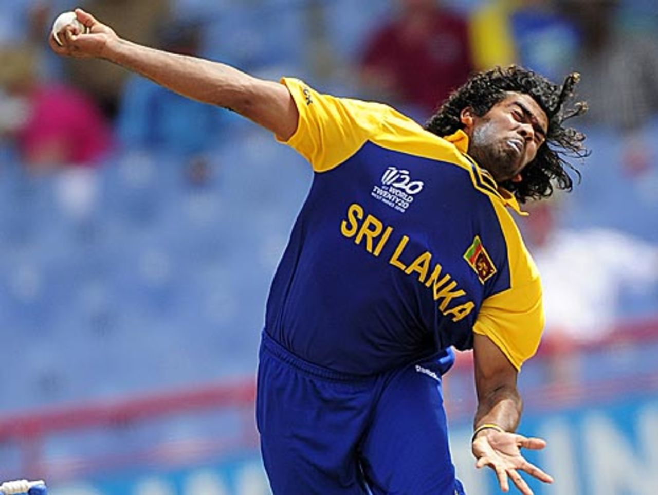 Lasith Malinga is all effort, Sri Lanka v India, Group F, World Twenty20, St Lucia, May 11, 2010