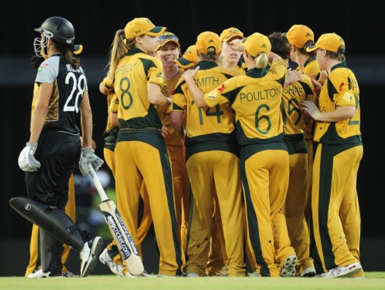 Sara McGlashan's run out allowed the Australians to re-group in their defence of 106, Australia Women v New Zealand Women, Final, Women's World Twenty20, Bridgetown, May 16, 2010