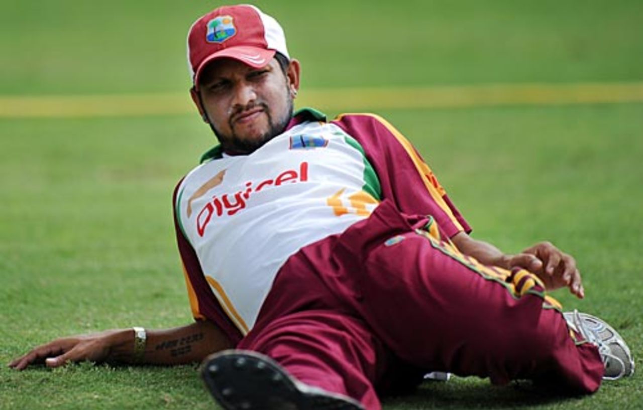 Ramnaresh Sarwan warms up for a net session, Antigua, May 18 2010