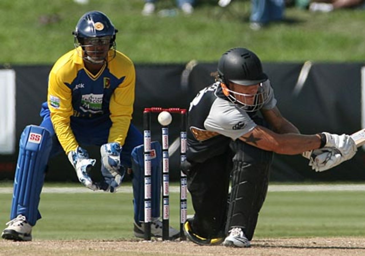 Rob Nicol misses the sweep, New Zealand v Sri Lanka, 1st Twenty20 international, Florida, May 22 2010