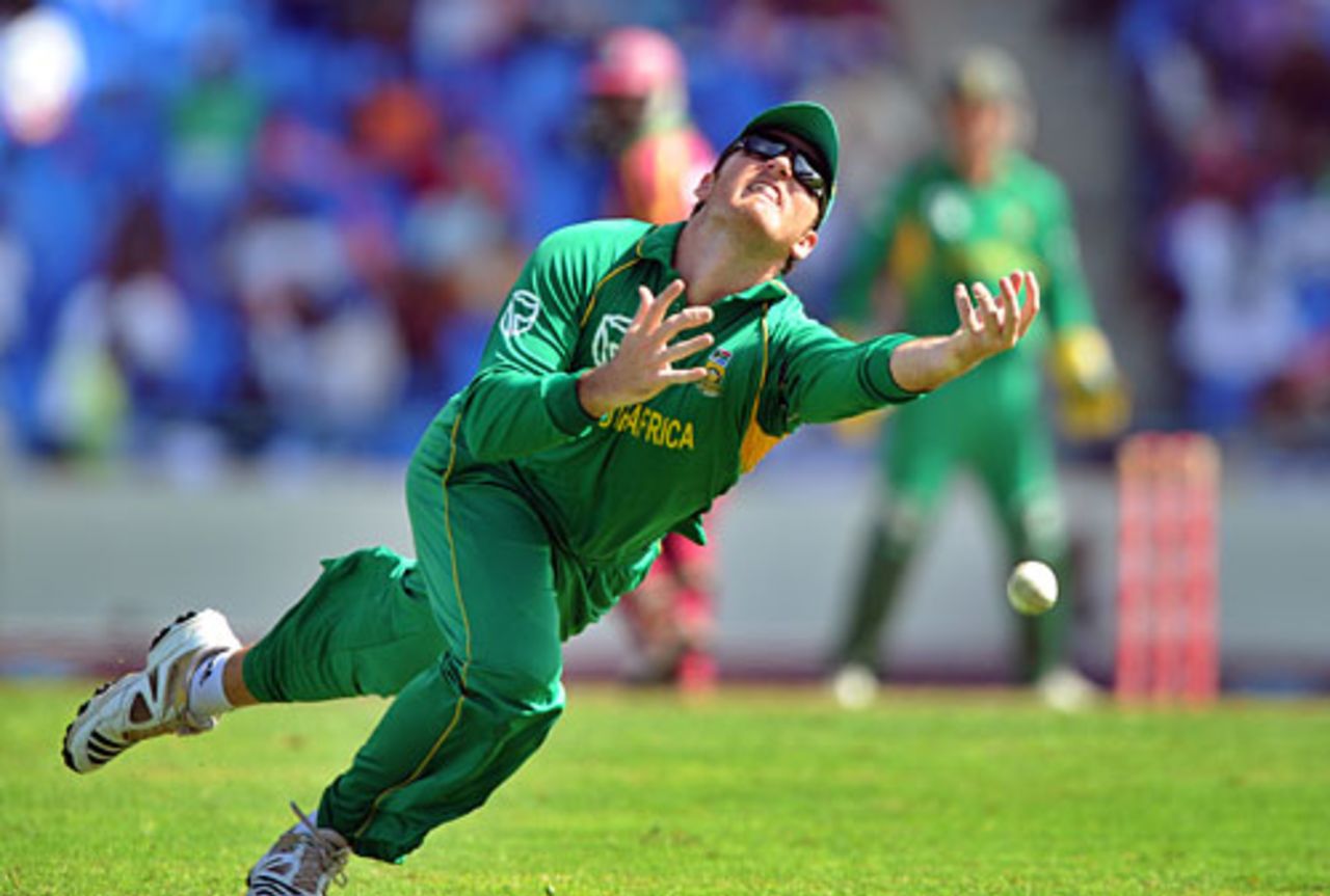 Graeme Smith put down a swirling chance off Lonwabo  Tsotsobe, West Indies v South Africa, 2nd ODI, Antigua, May 24, 2010