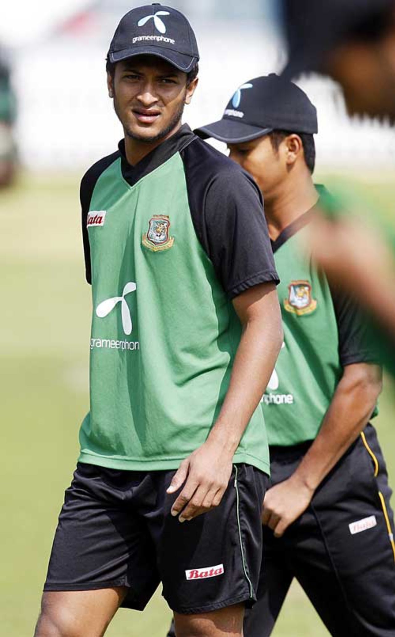Bangladesh captain Shakib Al Hasan has recovered from chicken pox, ponders his options during training, Lord's, May 25, 2010