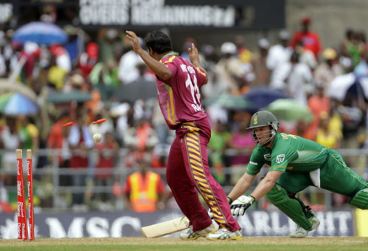 A direct hit from the deep catches AB de Villiers short, West Indies v South Africa, 3rd ODI, Dominica, May 28, 2010