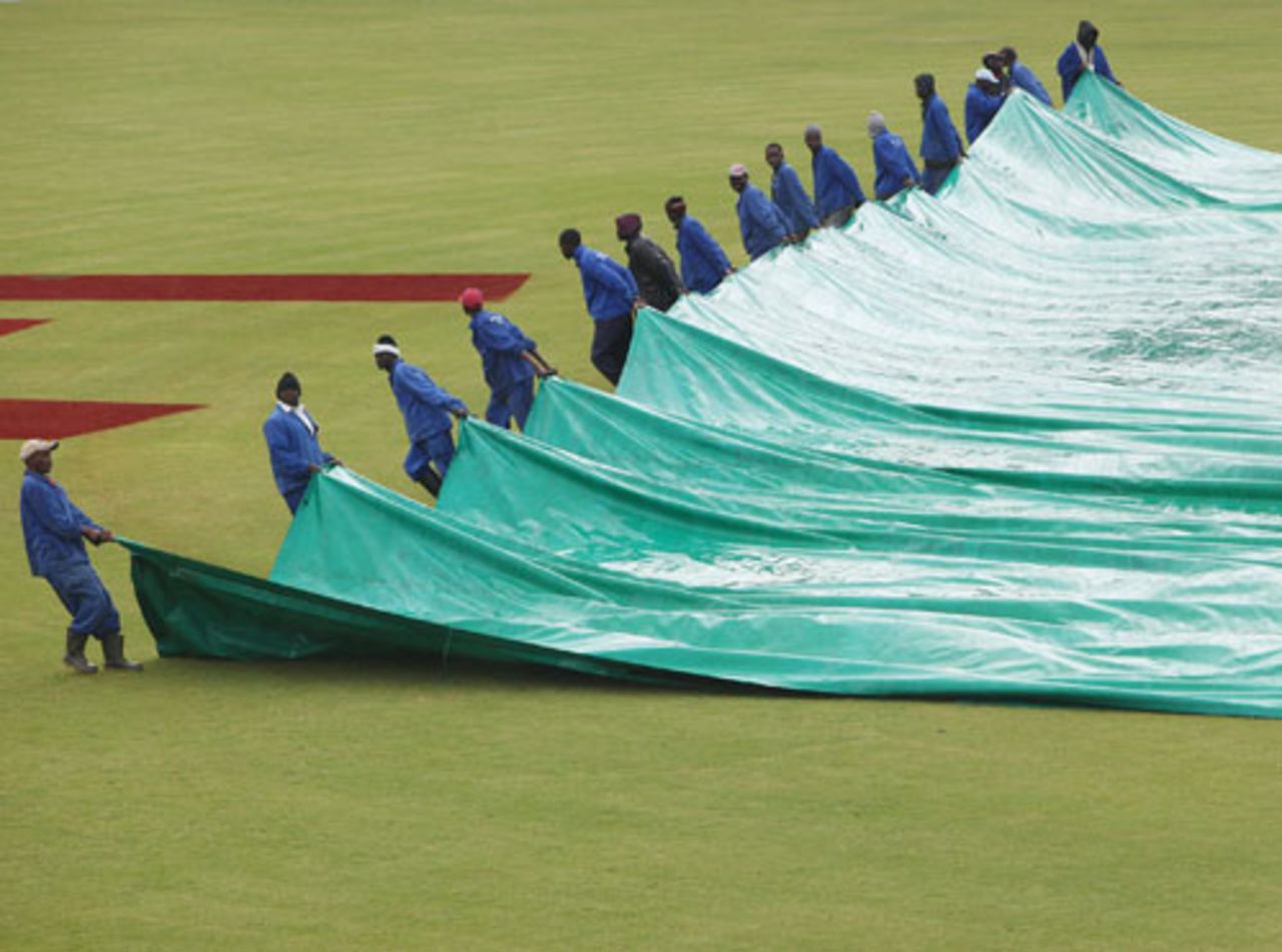 The rain finally relents, raising hopes of a delayed start, Zimbabwe v Sri Lanka, Tri-series, 3rd ODI, Bulawayo, June 1, 2010