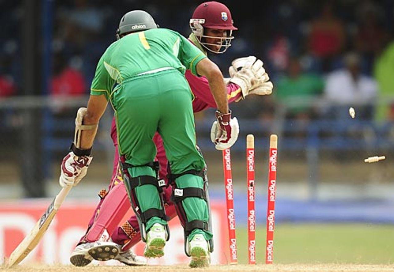 Denesh Ramdin runs out Hashim Amla, West Indies v South Africa, 5th ODI, Port of Spain, Trinidad, June 3, 2010