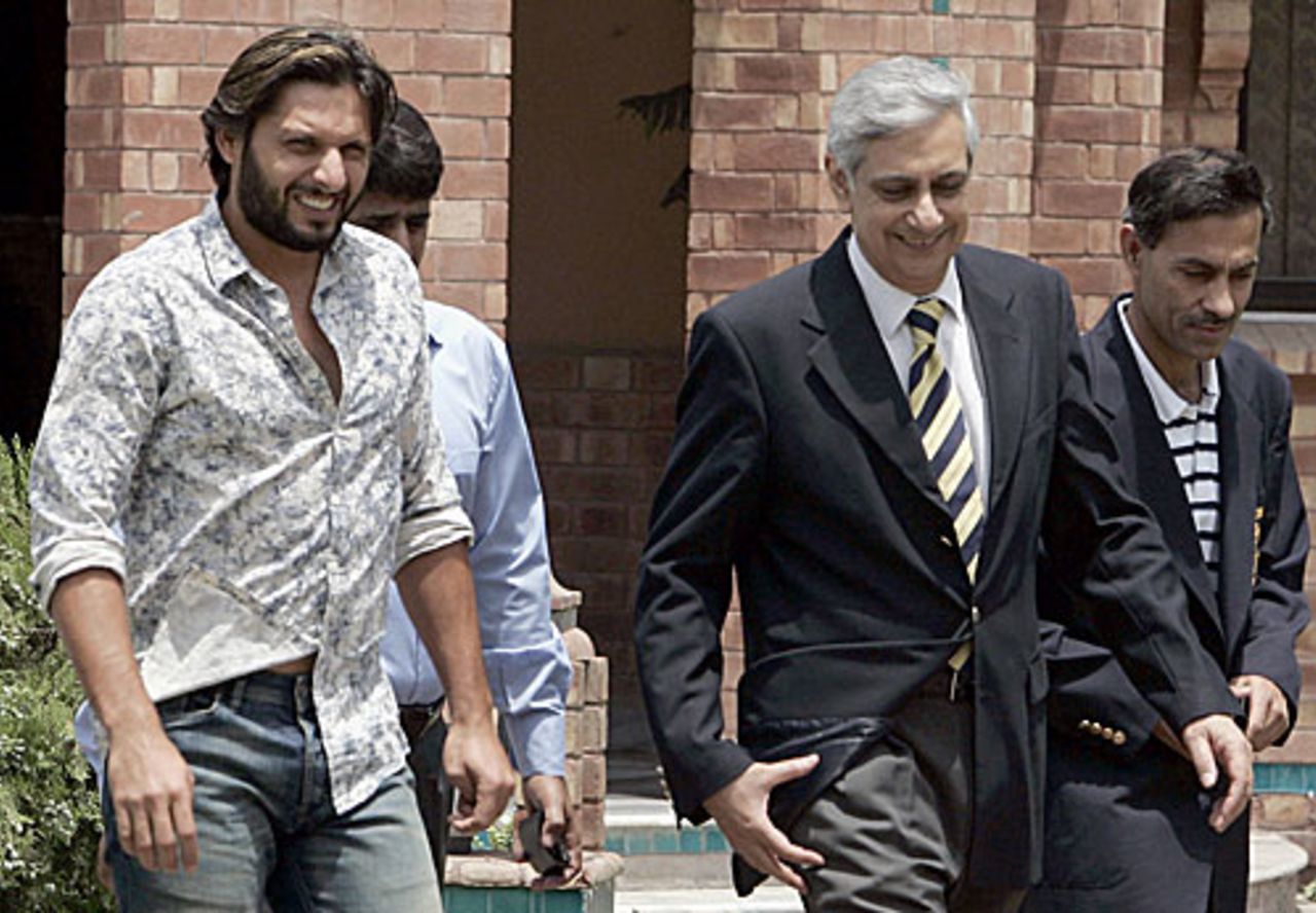 Shahid Afridi and Irfan Qadir leave the National Cricket Academy, Lahore, June 5, 2010 