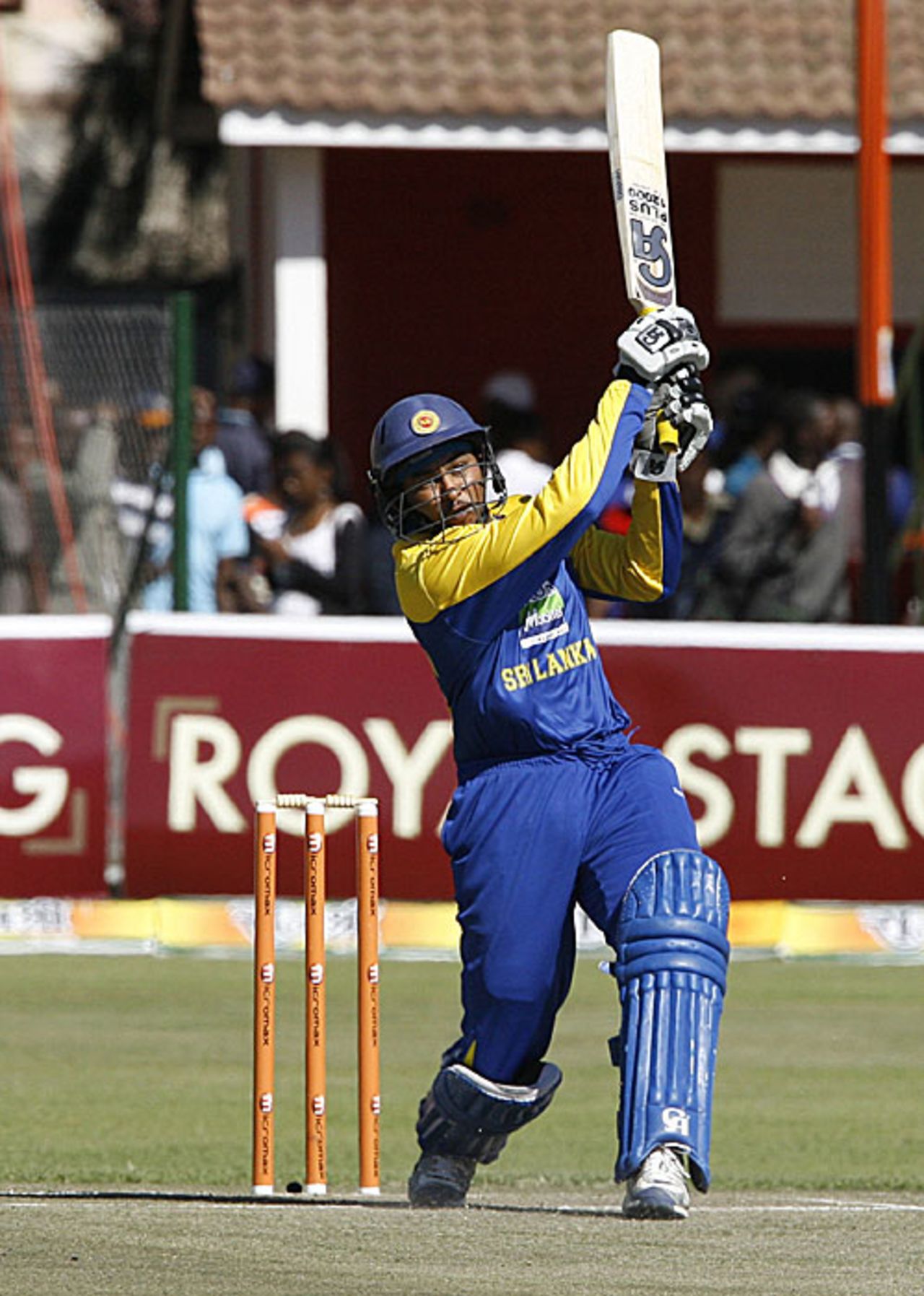 Tillakaratne Dilshan goes over the top, Sri Lanka v India, Tri-series, 5th ODI, Harare, June 5, 2010