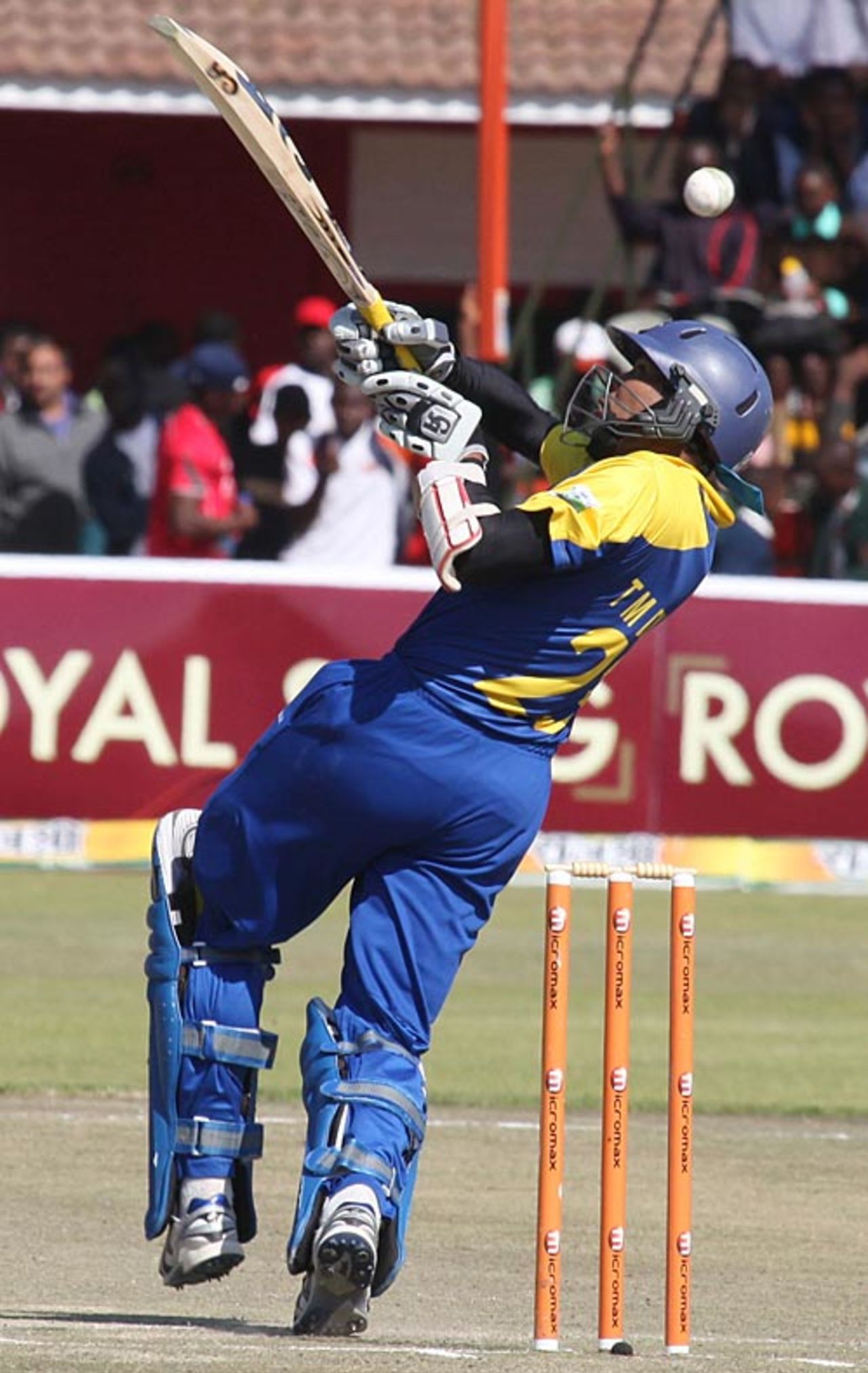 Tillakaratne Dilshan attempts a hook during his century, Zimbabwe v Sri Lanka, Tri-Series, Final, Harare, June 9, 2010 