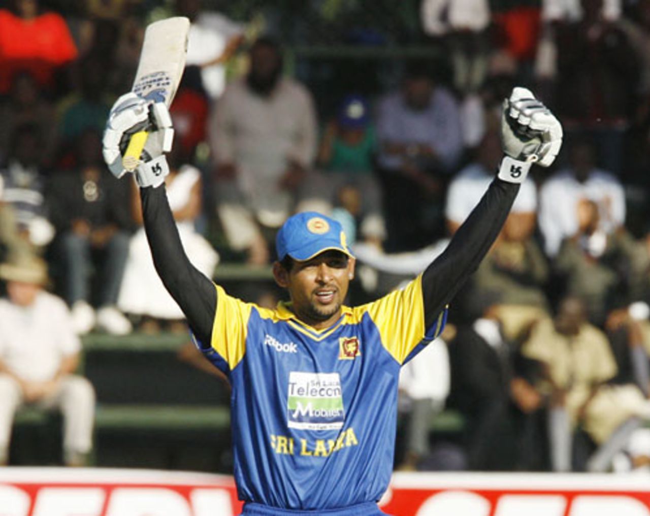 Tillakaratne Dilshan signals his century, Zimbabwe v Sri Lanka, Tri-Series, Final, Harare, June 9, 2010 