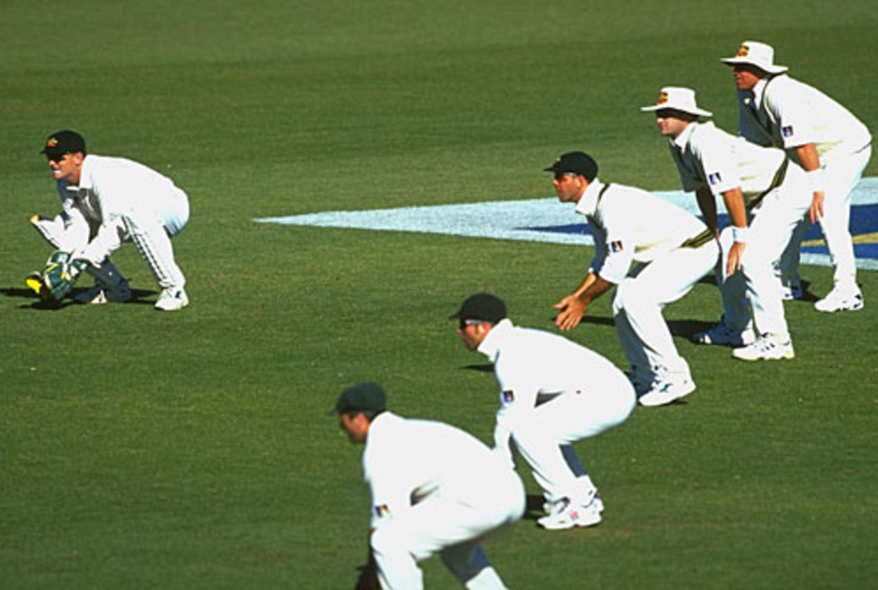 The Australian slips cordon waits in anticipation, Australia v Pakistan, 2nd Test, Hobart, 3rd day, November 20, 1999
