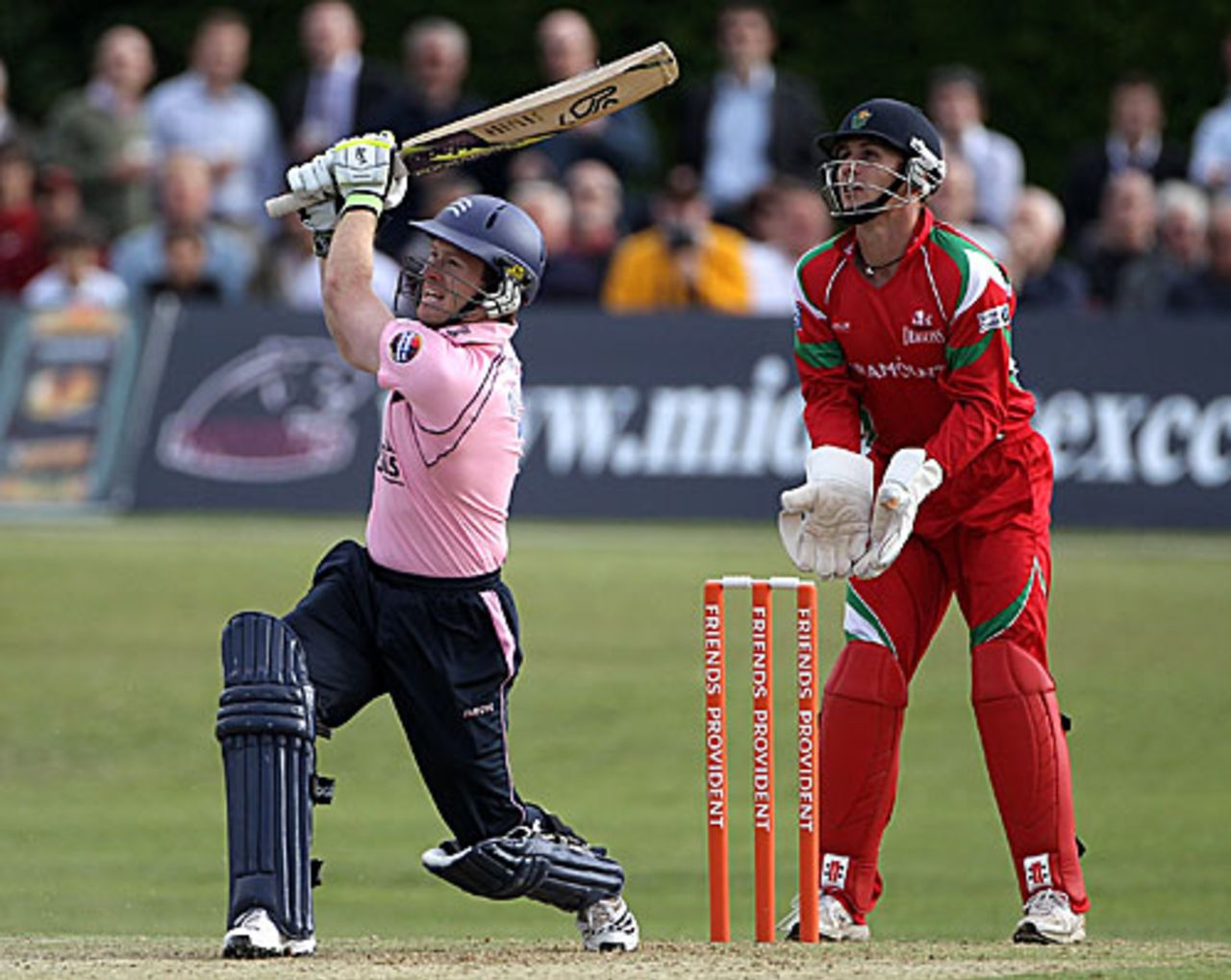 Eoin Morgan aims for the stands, Middlesex v Glamorgan, Friends Provident t20, Richmond, June 15, 2010 