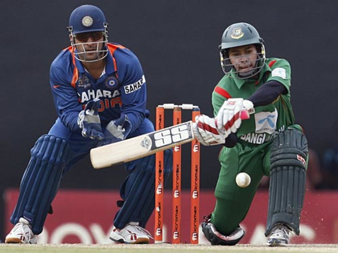 Mushfiqur Rahim prepares to sweep, Bangladesh v India, 2nd ODI, Asia Cup, Dambulla, June 16, 2010