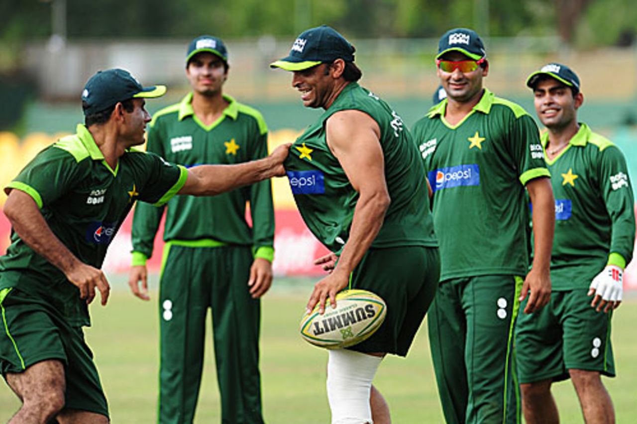 Abdul Razzak and Shoaib Akhtar engage in playful banter, Dambulla, June 17, 2010