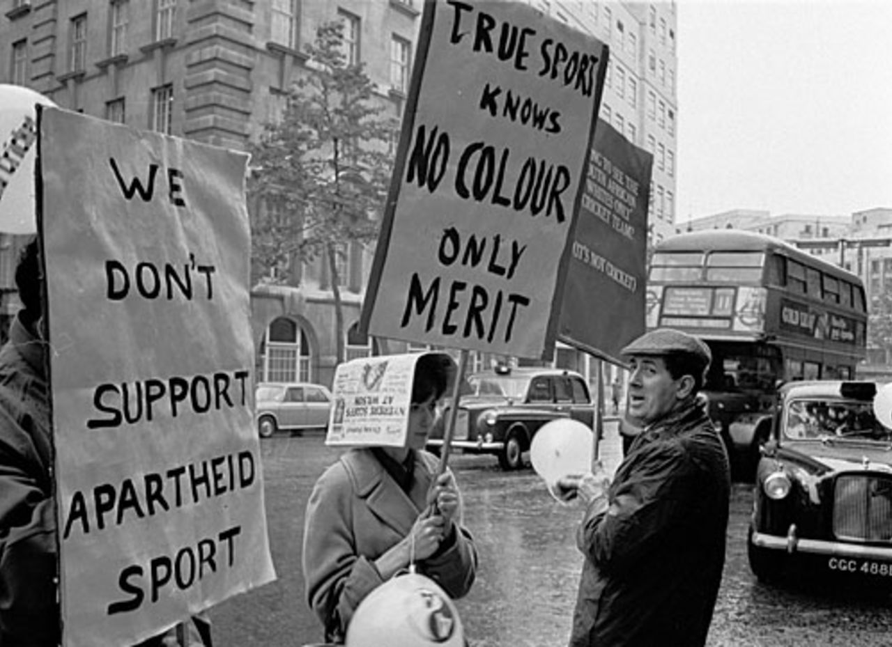 Anti-Apartheid demonstrators outside the Waldorf Hotel where South African cricketers were staying, London, June 17, 1965