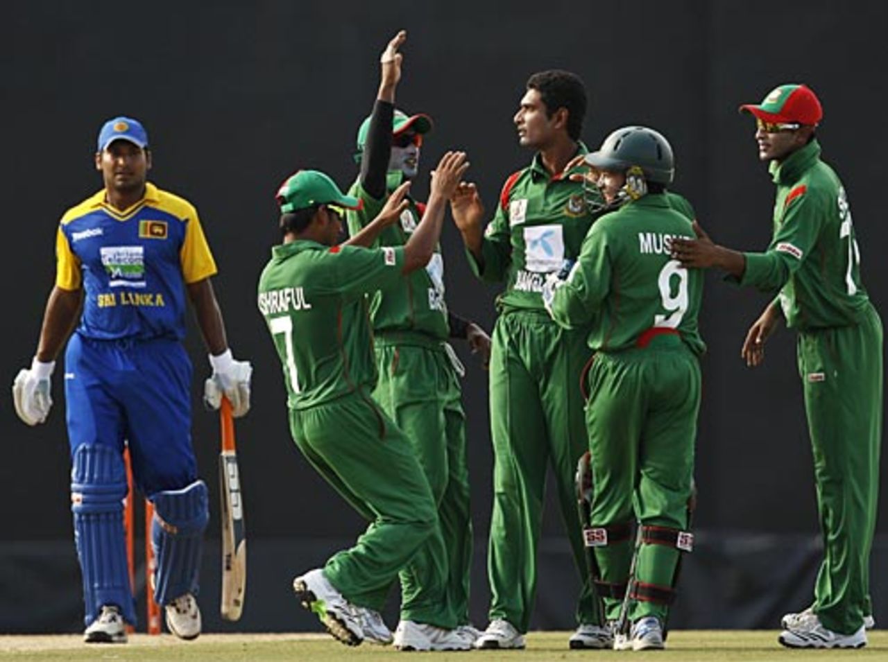 Bangladesh celebrate Upul Tharanga's wicket, Sri Lanka v Bangladesh, Asia Cup, Dambulla, June 18, 2010