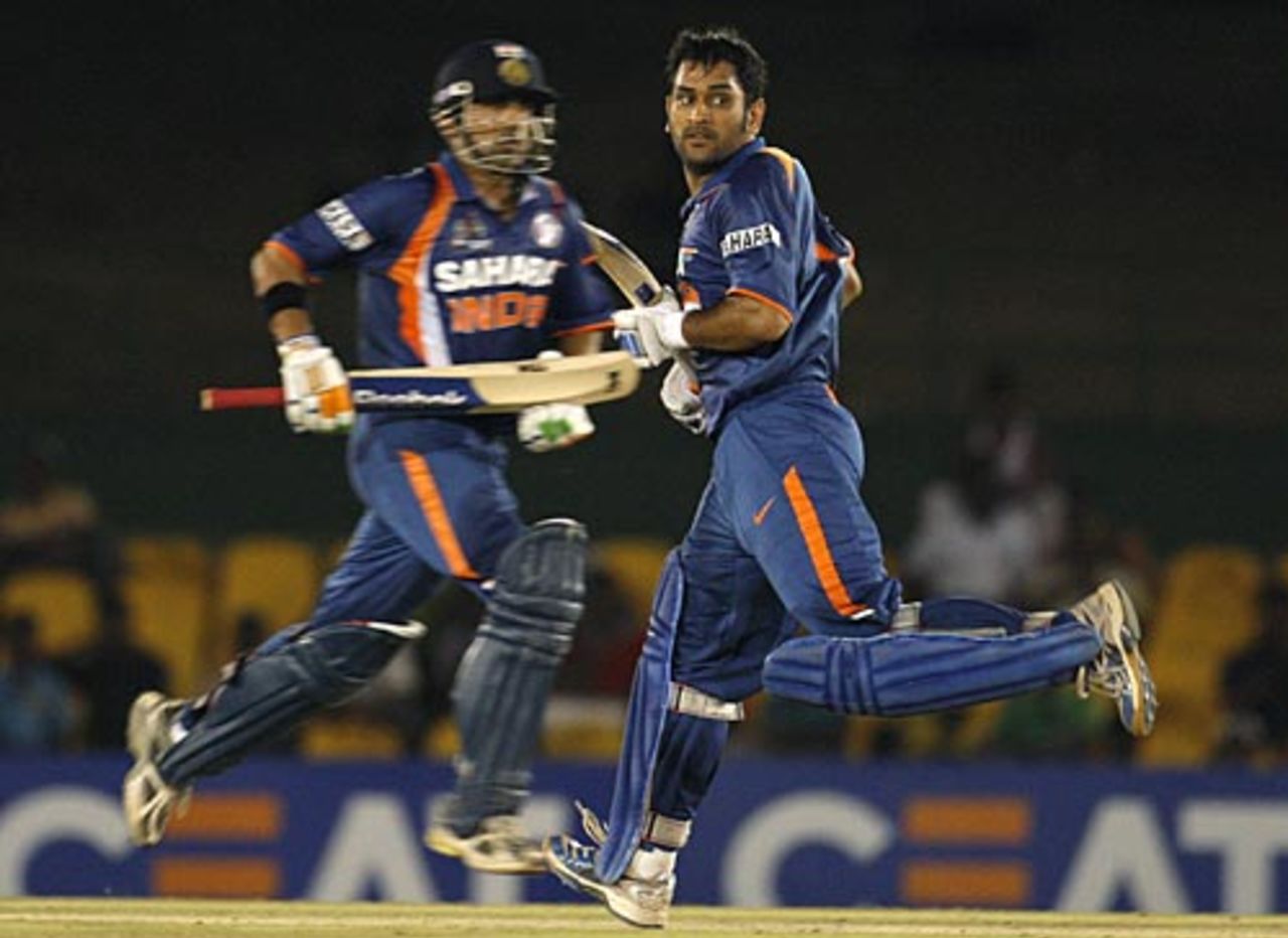 Gautam Gambhir and MS Dhoni run during their 98-run partnership, India v Pakistan, 4th ODI, Asia Cup, Dambulla